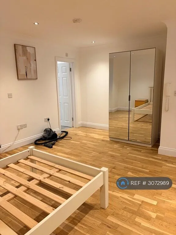 Studio flat for rent