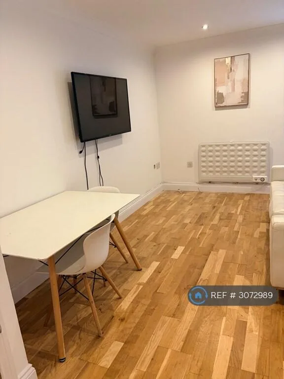 Studio flat for rent