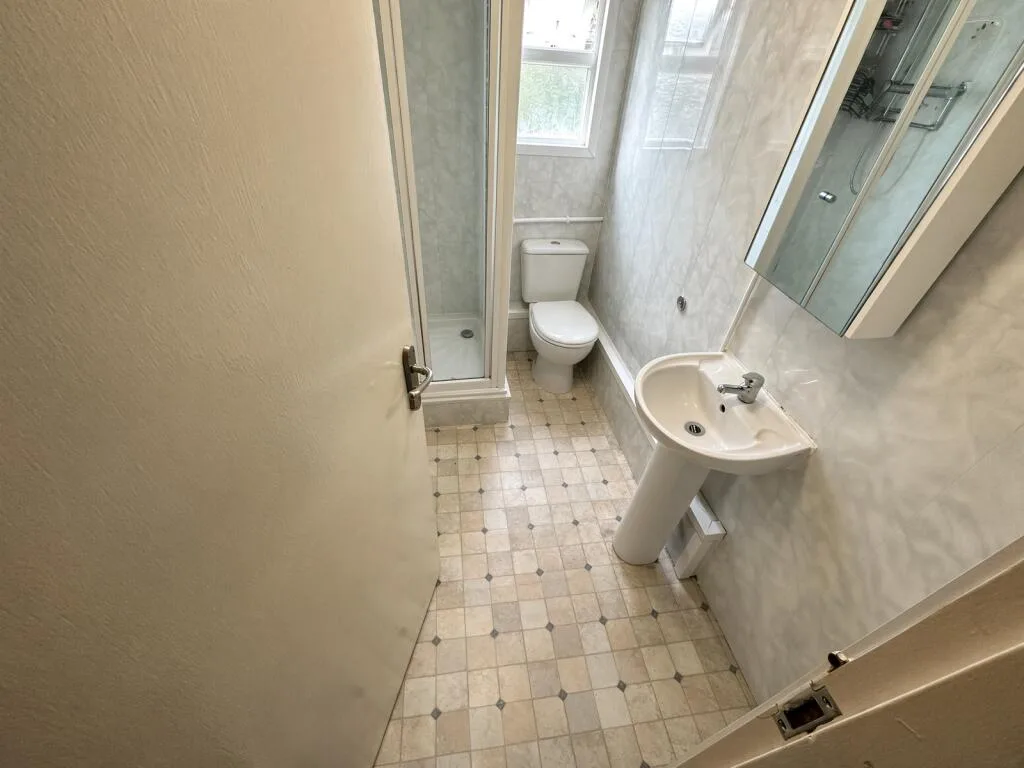 6 bedroom house for rent