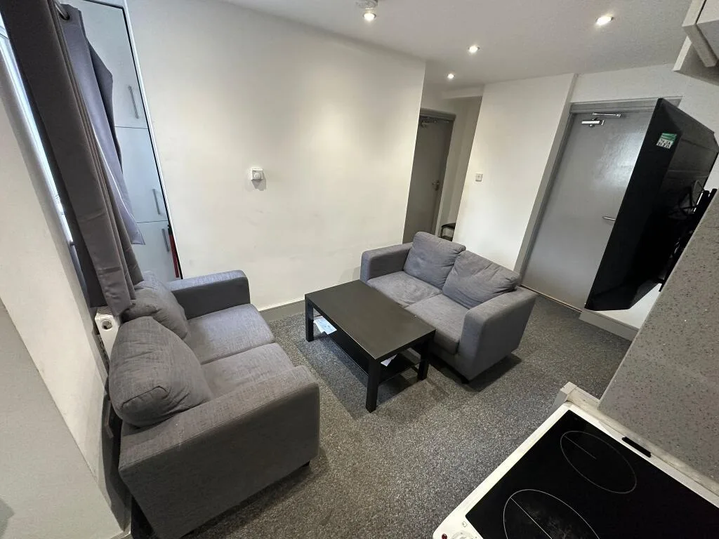4 bedroom flat for rent