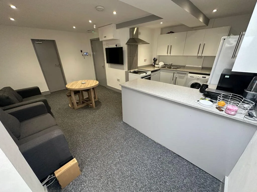 4 bedroom flat for rent