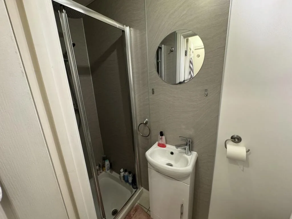 6 bedroom house for rent