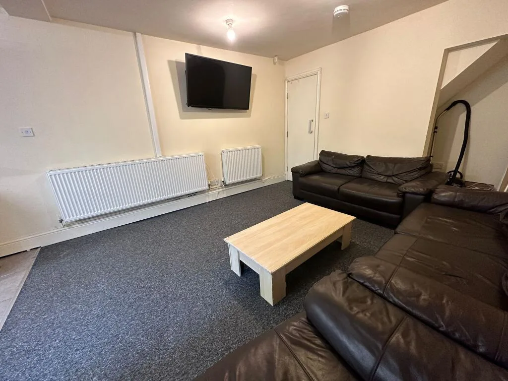 9 bedroom house for rent