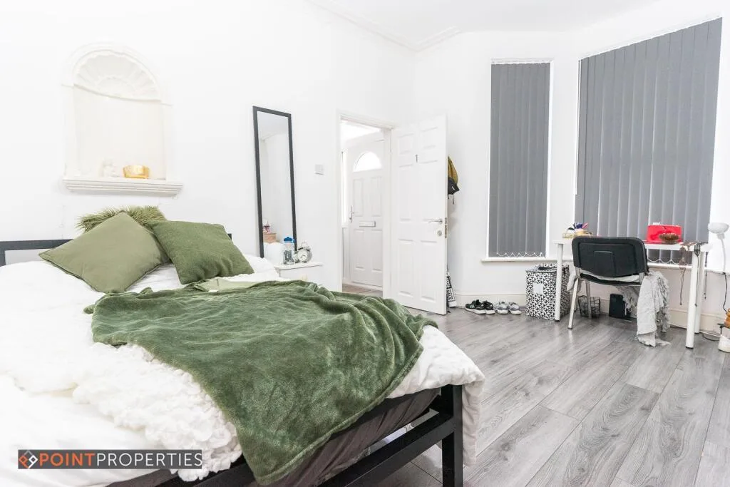 5 bedroom terraced house for rent