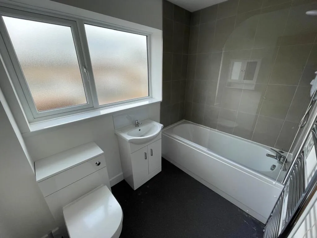 5 bedroom semi-detached house for rent