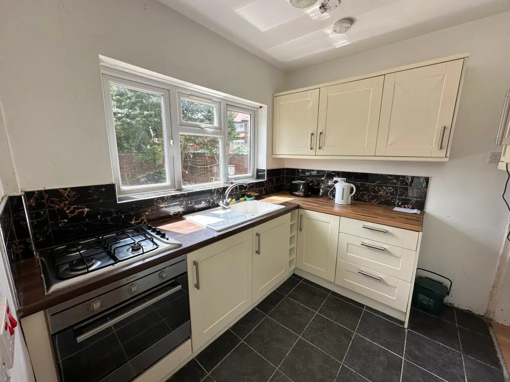 4 bedroom semi-detached house for rent