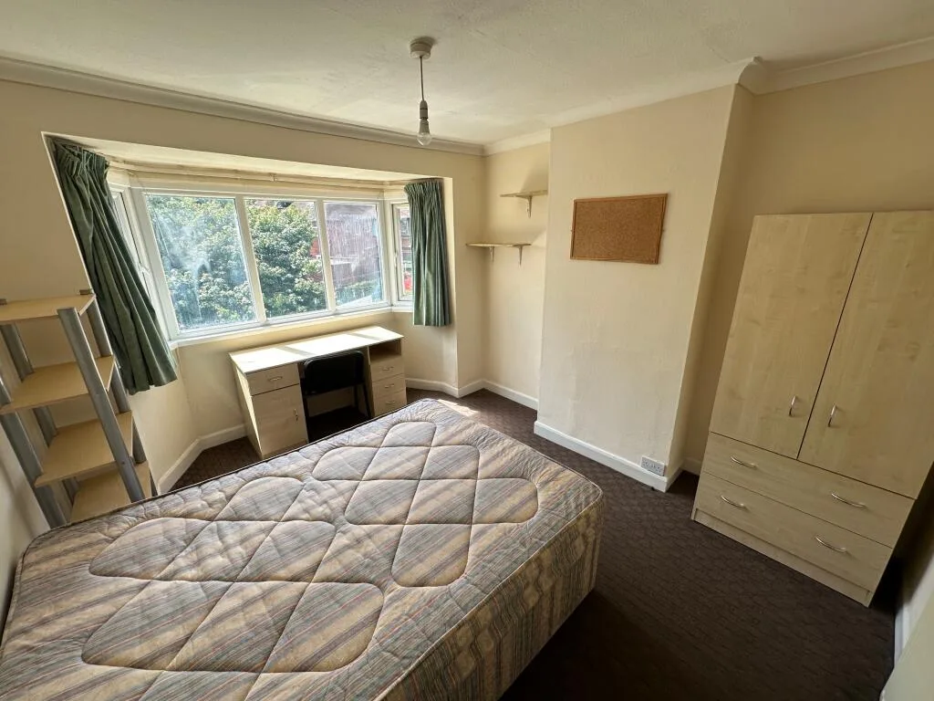4 bedroom semi-detached house for rent