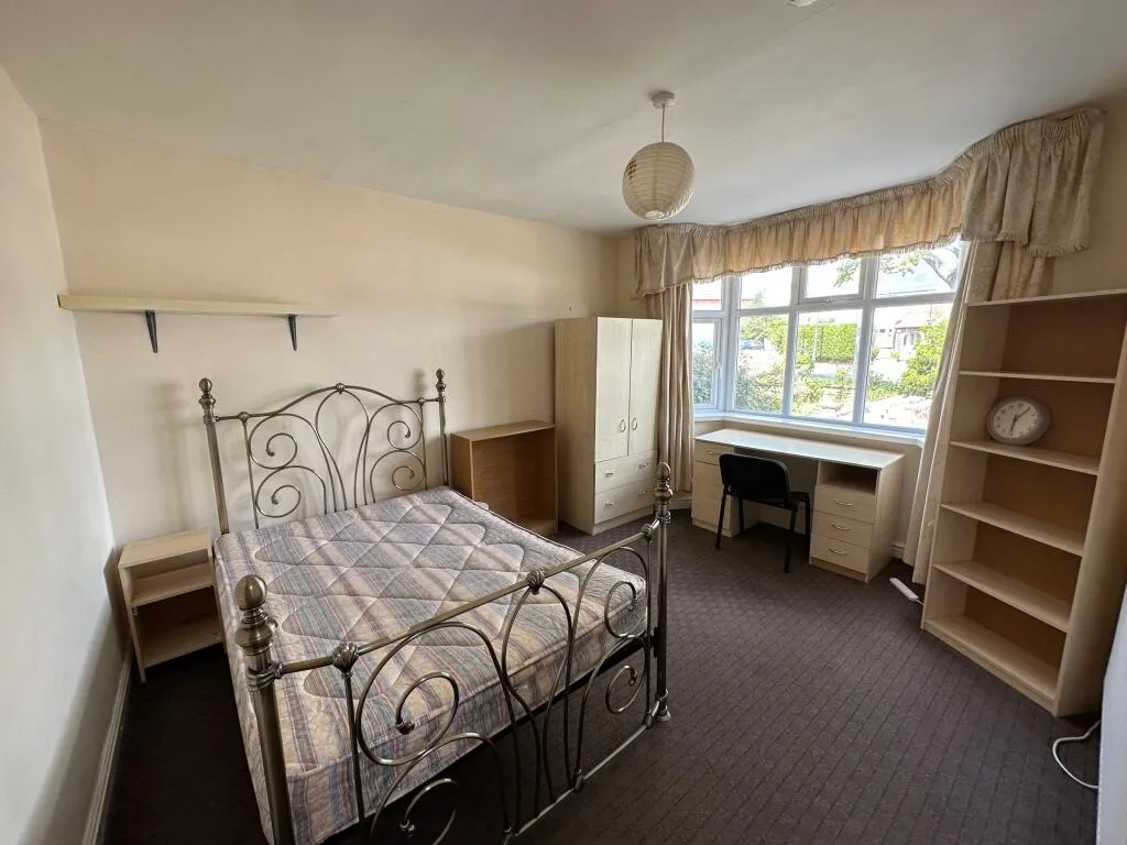 4 bedroom semi-detached house for rent