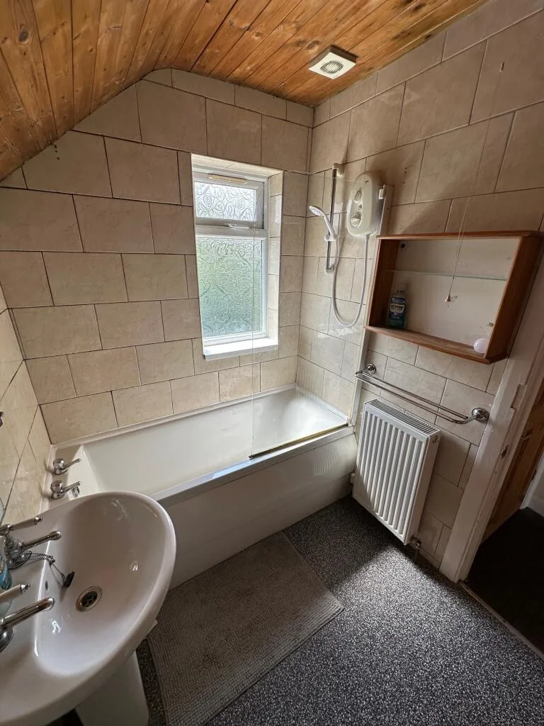 4 bedroom semi-detached house for rent