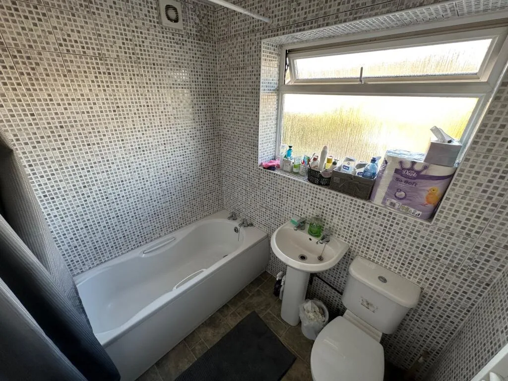 4 bedroom semi-detached house for rent