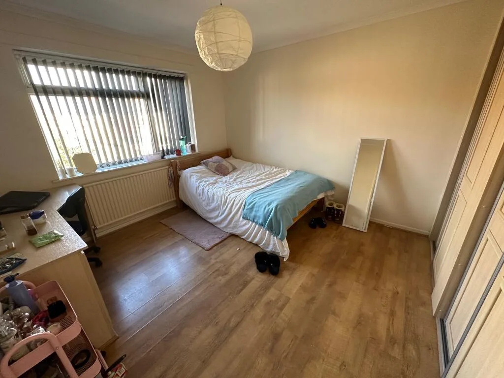 4 bedroom semi-detached house for rent