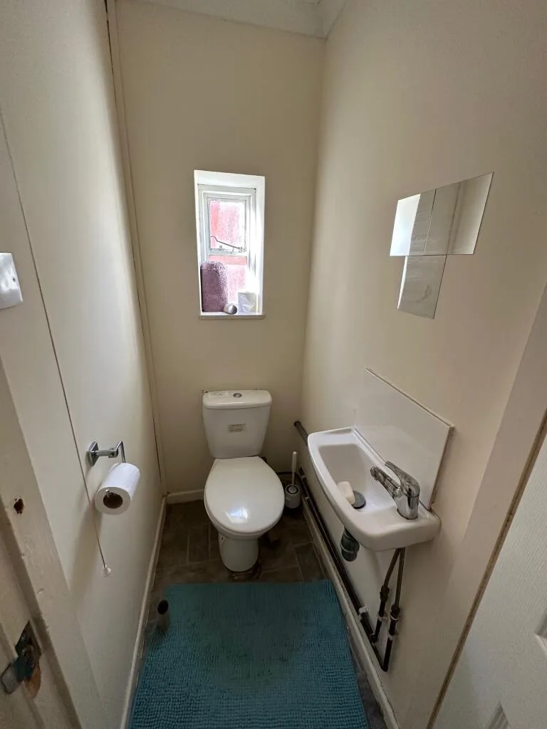 4 bedroom semi-detached house for rent