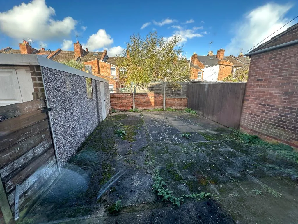 4 bedroom semi-detached house for rent