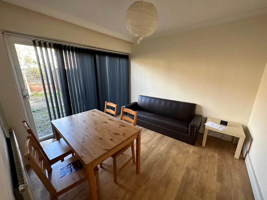 4 bedroom semi-detached house for rent