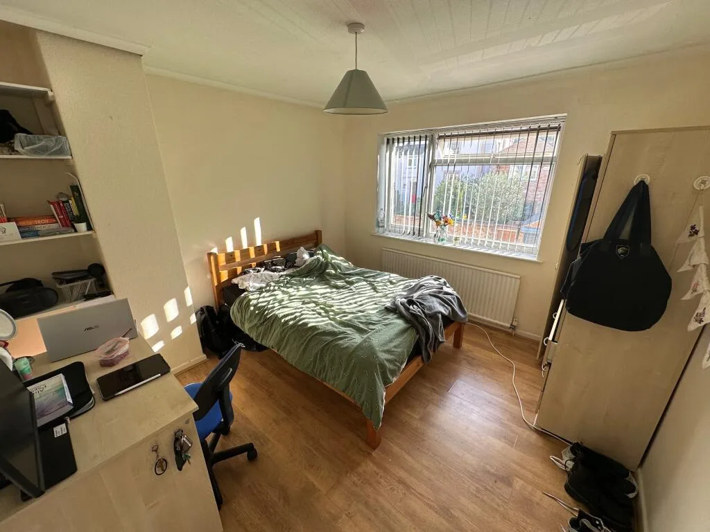 4 bedroom semi-detached house for rent