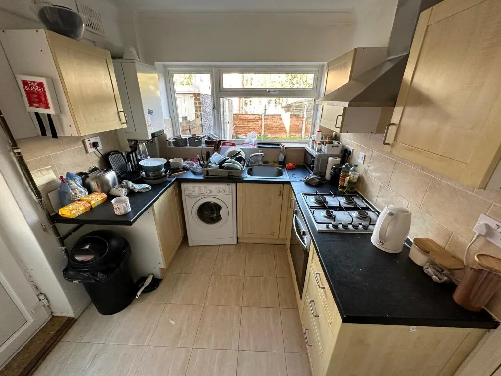 4 bedroom semi-detached house for rent
