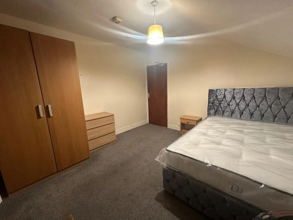 6 bedroom terraced house for rent