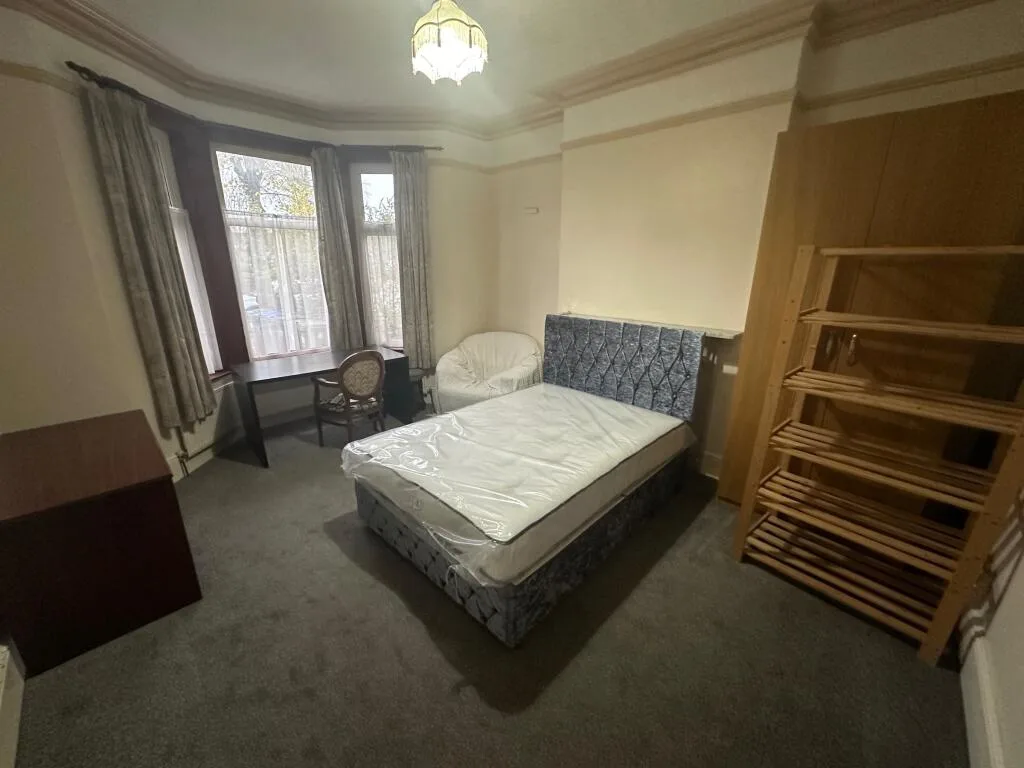 6 bedroom terraced house for rent