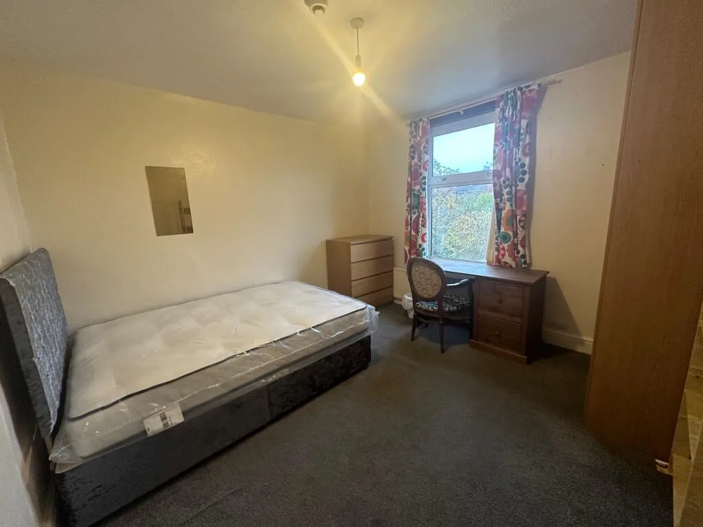 6 bedroom terraced house for rent