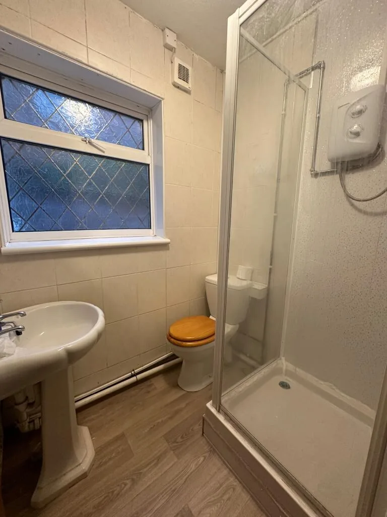 6 bedroom terraced house for rent