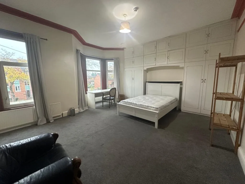 6 bedroom terraced house for rent