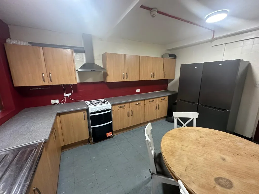6 bedroom terraced house for rent