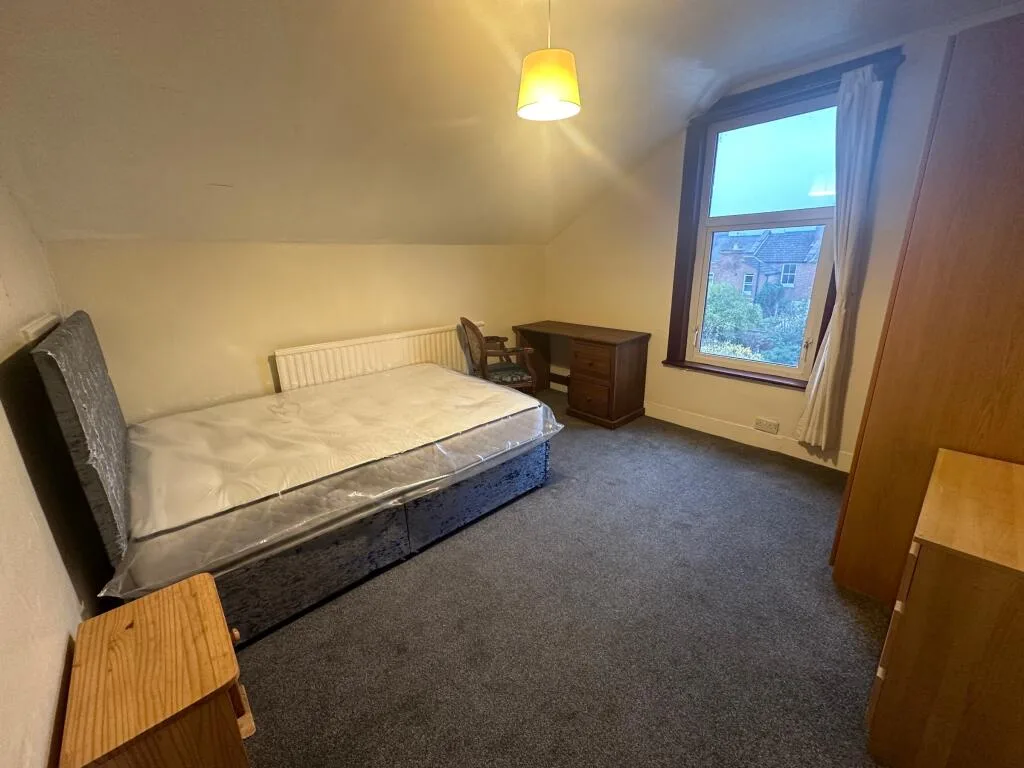 6 bedroom terraced house for rent