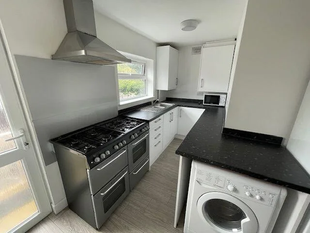 8 bedroom terraced house for rent