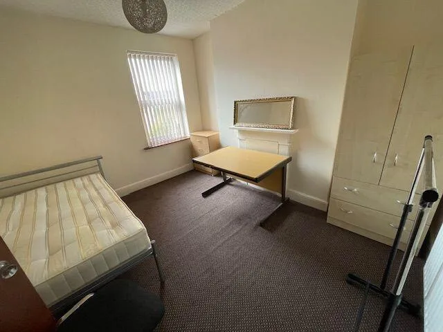 8 bedroom terraced house for rent