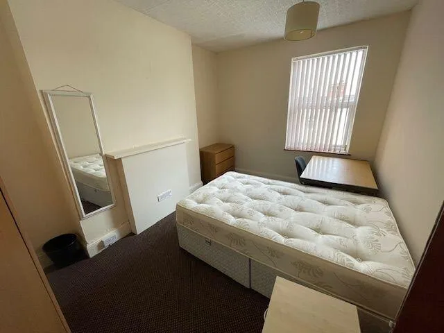 8 bedroom terraced house for rent