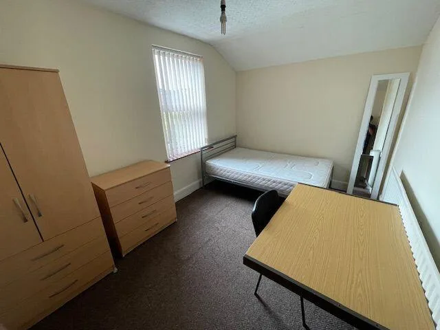 8 bedroom terraced house for rent