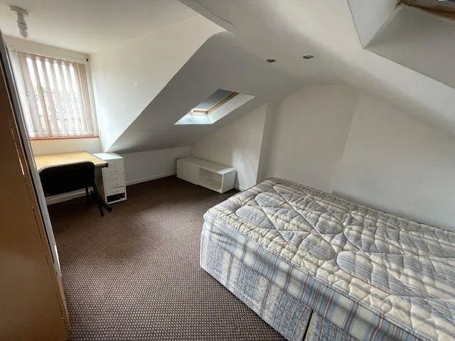 8 bedroom terraced house for rent