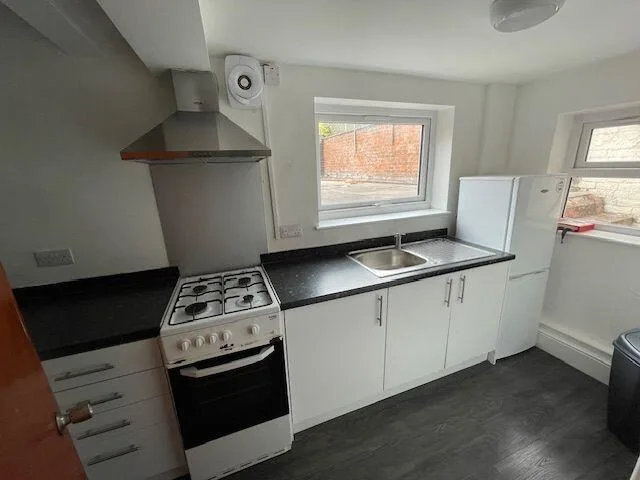 8 bedroom terraced house for rent