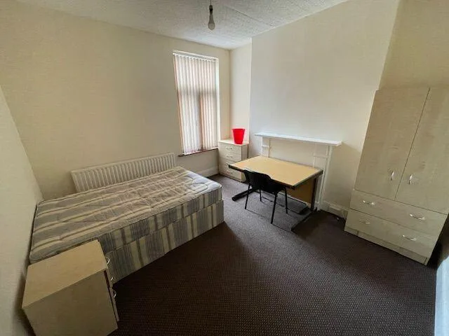 8 bedroom terraced house for rent