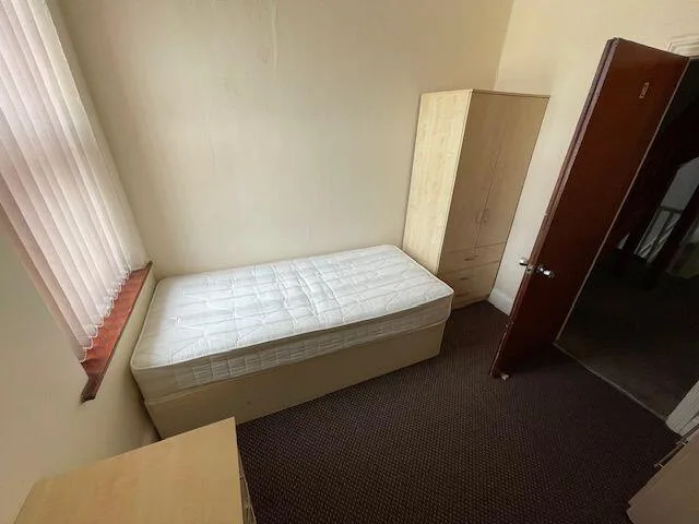 8 bedroom terraced house for rent