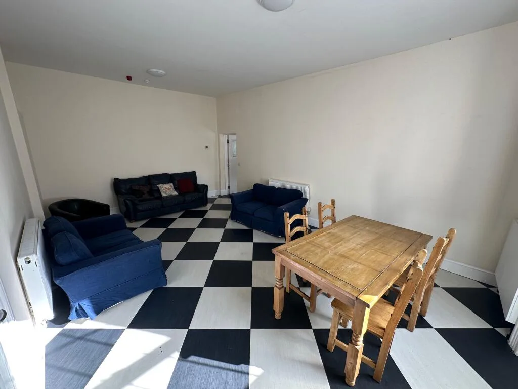 10 bedroom detached house for rent