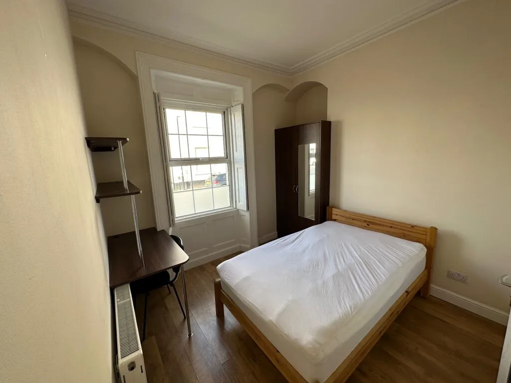 10 bedroom detached house for rent