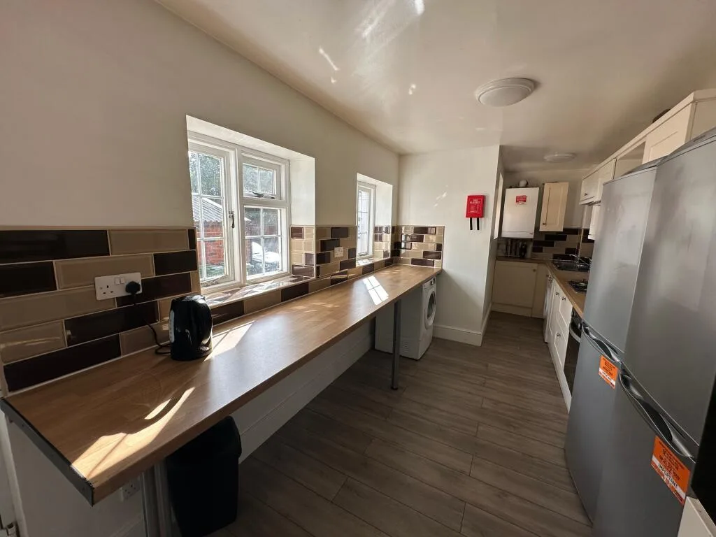 10 bedroom detached house for rent