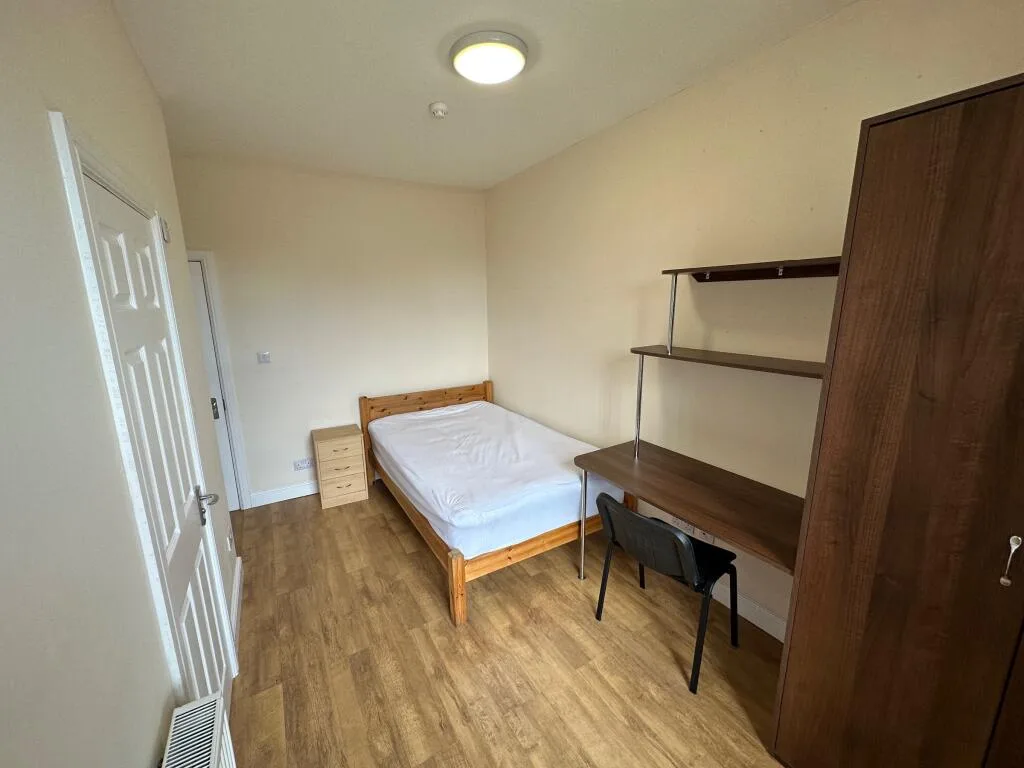 10 bedroom detached house for rent