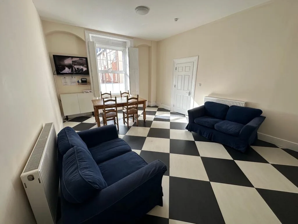 10 bedroom detached house for rent