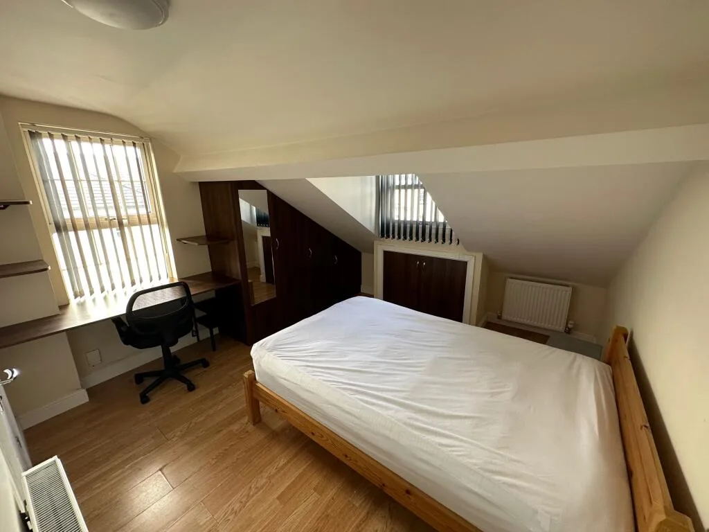 10 bedroom detached house for rent