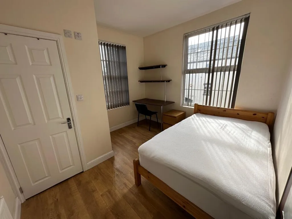 10 bedroom detached house for rent