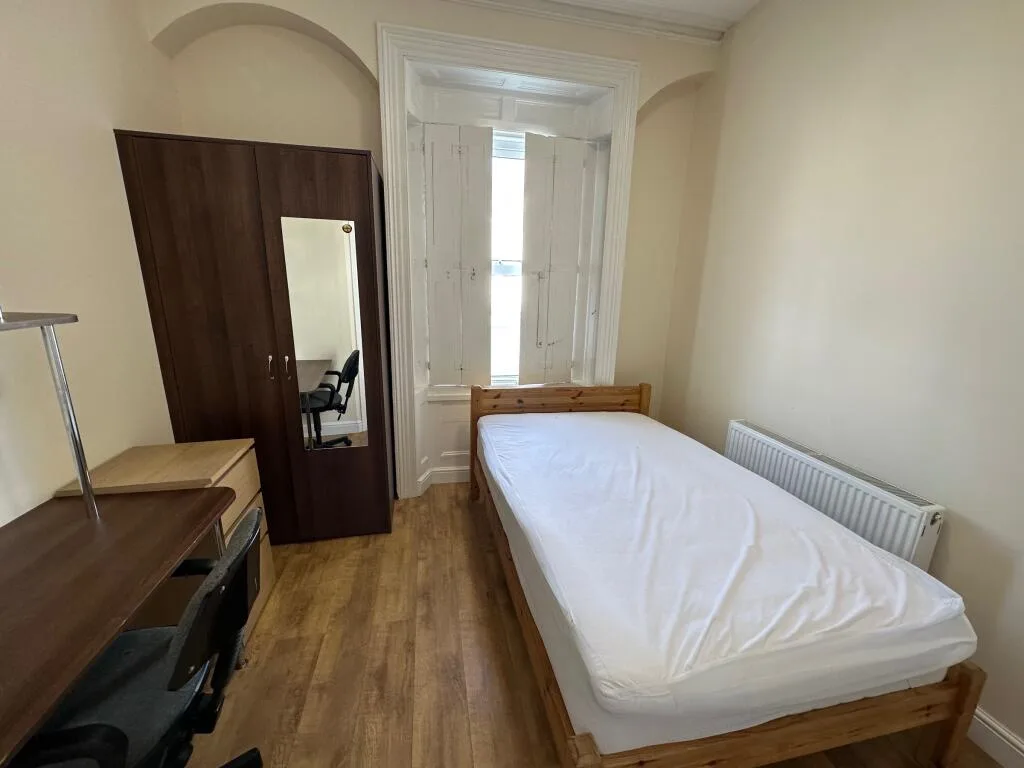 10 bedroom detached house for rent