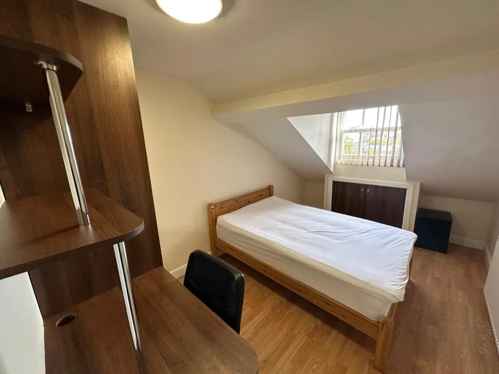 10 bedroom detached house for rent