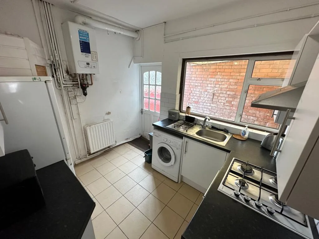 5 bedroom terraced house for rent