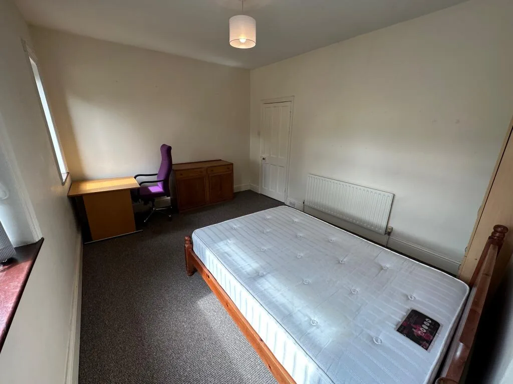 5 bedroom terraced house for rent