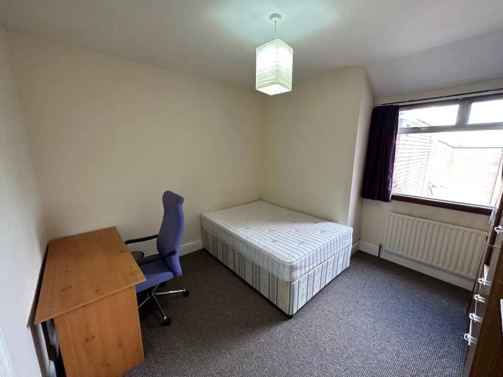 5 bedroom terraced house for rent