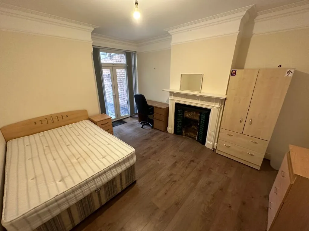 5 bedroom terraced house for rent