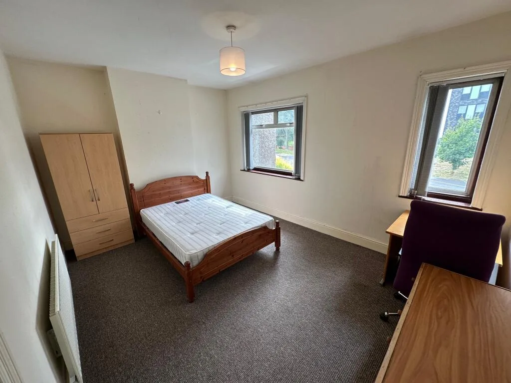 5 bedroom terraced house for rent