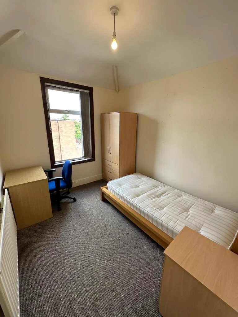 5 bedroom terraced house for rent